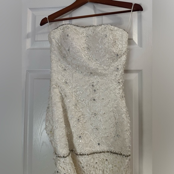 Wedding Dress - Picture 2 of 6